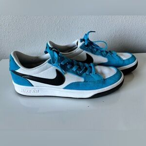 Nike SB Adversary
Premium Blue White